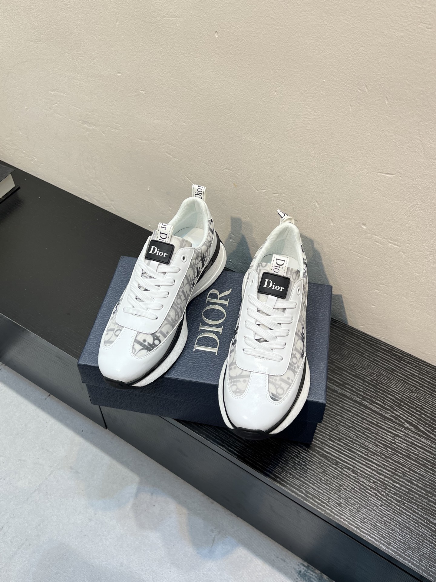 NO:831107,Dior's latest trendy casual shoes are popular, new spring and summer comfort, unique jacquard fabric element design. With mesh lining, details determine quality, code number 38-44 (45 customized), dior19860909dior 最新潮鞋休闲鞋爆款,新品春夏季舒适,独特提花面料元素设计.搭配网布内里,细节决定品质、码数38-44（45定做）,,dior,Men's shoes