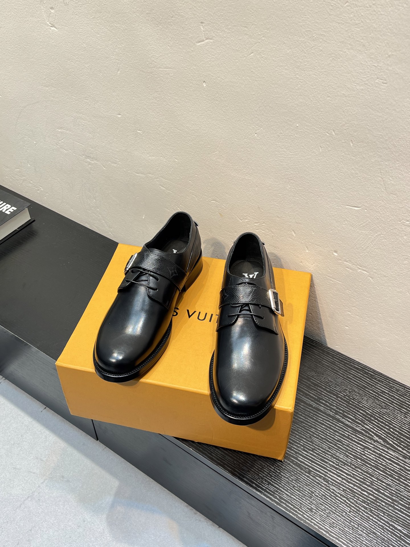 NO:850107,LV Donkey brand, high quality, top handicrafts, Prada counter synchronization, original factory configuration, original cowhide fabric imported from Italy, breathable and comfortable imported water-dyed cowhide lining, original soles specially provided by the factory and super comfortable, original factory order code number 39-44 (38 45 46 can be customized), louis vuitton, louis vuitton, prada, cowhide19860909LV 驴牌 高品质 顶级工艺品 普拉达 专柜同步 原厂配置,意大利进口原版牛皮面料,透气舒适进口水染牛里垫,鞋底原厂特供原版底超级舒适,原厂跟单货码数 39-44（38 45 46可定制）,,louis vuitton,louis vuitton,prada,cowhide,Men's shoes