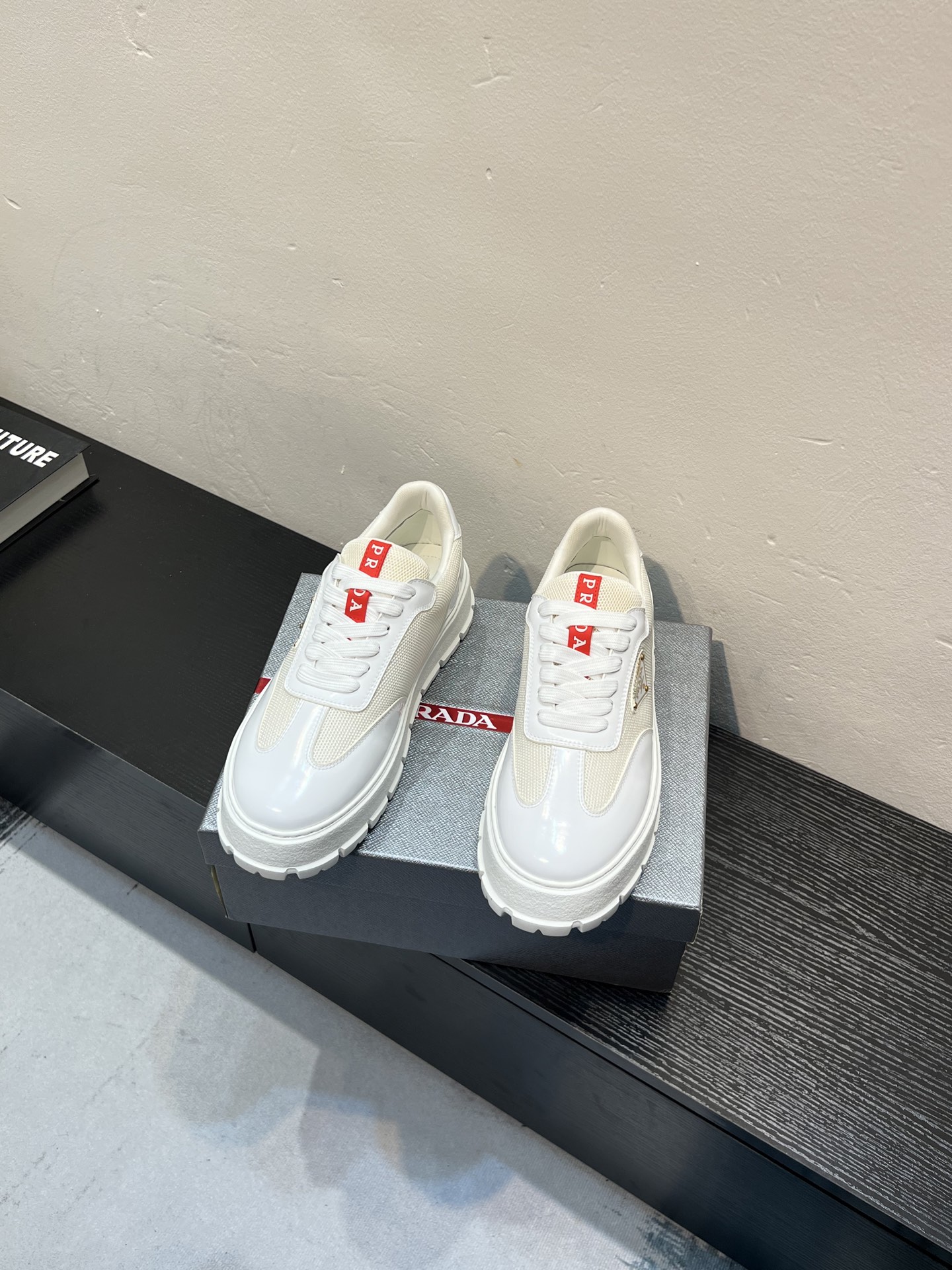 NO:834710,[PRADA] - a hot item in the men's shoe counter, synchronized with the official website, 1 high-quality shipment, original cowhide + mesh lining, cowhide feet, 11 replica, original original bottom, 38-45 (45 customized, non-returnable),, prada, prada, cowhide19860909【PRADA普拉达】——男鞋专柜爆款,官网同步,1高品质出货 原版牛皮+网布内里,牛皮垫脚,11复刻 ,原厂原版底,38-45（45定做不退换）,,prada,prada,cowhide,Men's shoes