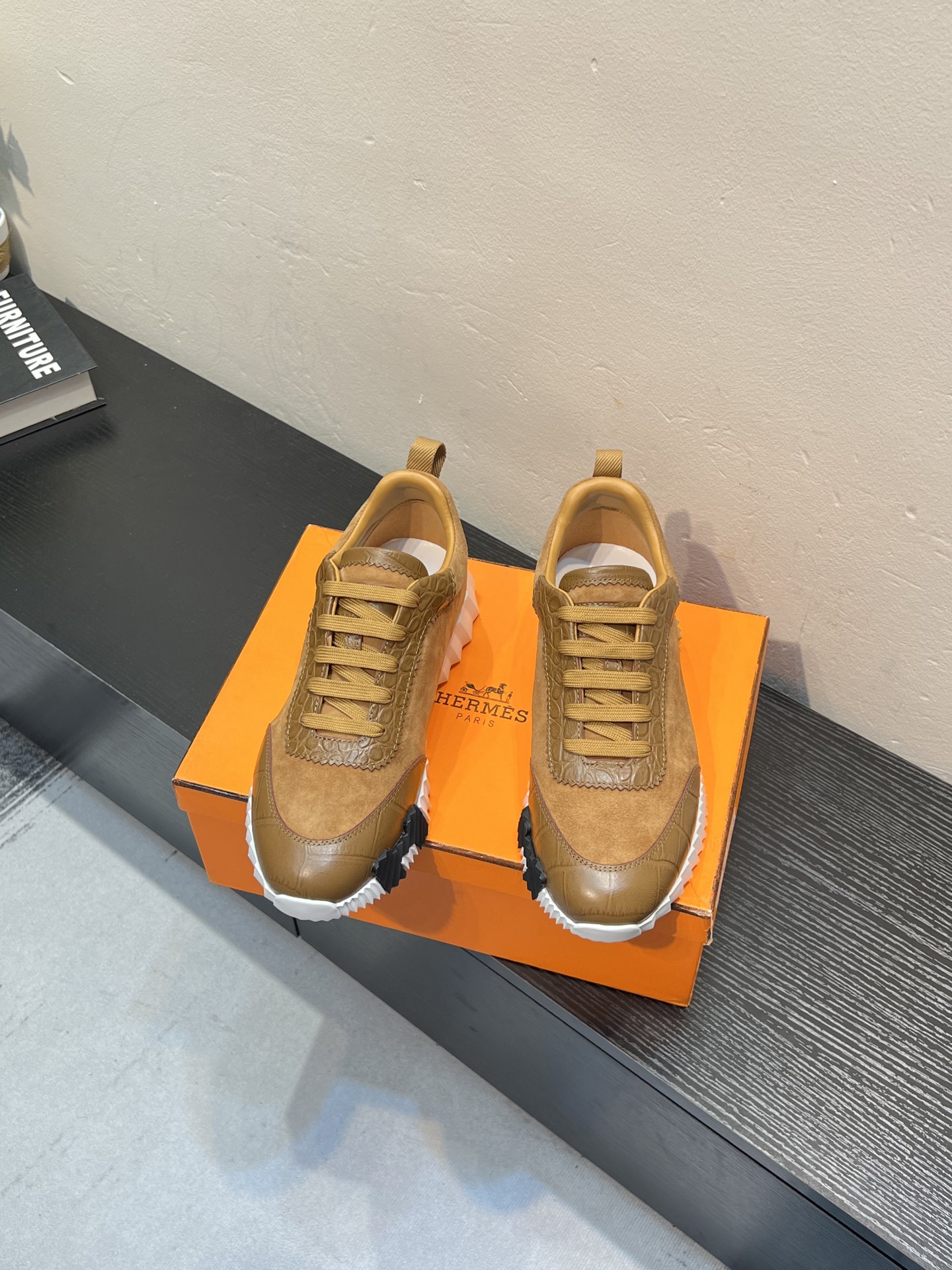 NO:886151,[HERMES] Hermès - high-end quality original order - upper Napa calfskin. Embroidered brand totem - lining imported mixed sheepskin - outsole TPR foam rubber two-color combination molding outsole - ultra-high quality control, fine workmanship (high-end, luxury, grade) -Size 38-44 (38. 45, 46, can be customized),, hermes, hermes, cowhide, sheepskin19860909【 HERMES】爱玛仕 -高端品质 原单 -鞋面纳帕小牛皮.刺绣品牌图腾 -内里进口混种羊皮 -大底TPR发泡·橡胶双色组合成型大底 -超高品控·做工精细凸显(高端·贵气·档次) -Size 38-44（38. 45,46,可订做),,hermes,hermes,cowhide,sheepskin,Men's shoes