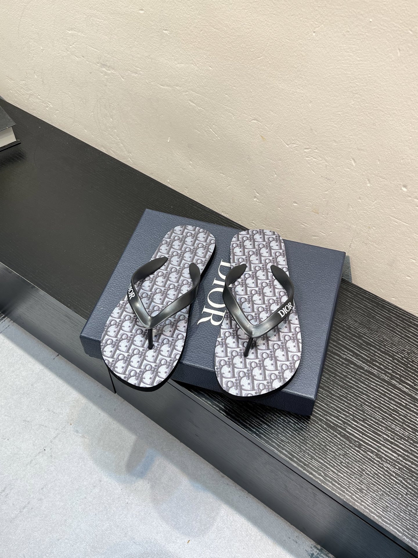 NO:887309,[Real price] Dior flip-flops, best-selling hot-selling original imported material and original outsole!  size38/46 (45 46 non-refundable), dior, slippers19860909【实价】Dior 人字拖鞋 爆款热卖原版进口材料原厂大底！size38/46（45 46 不退换）,,dior,slippers,Men's shoes