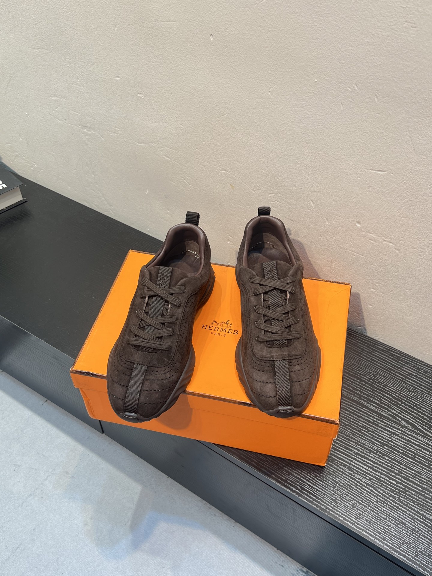 NO:897836,Herme sports shoes, men's casual sports shoes, uppers made of high-end cowhide, imported materials, full of texture, lightweight soles decorated with contrasting patterns, creating a versatile fashion style. Size38-45 (customized 38, 45, 46, 47),, hermes, hermes, sneakers, cowhide19860909Herme爱马仕运动鞋,男士休闲运动鞋,鞋面牛皮高端打造,进口材质,质感十足,轻盈鞋底装饰撞色图案,打造百搭时尚风格.Size38-45（38,45,46,47定做）,,hermes,hermes,sneakers,cowhide,Men's shoes