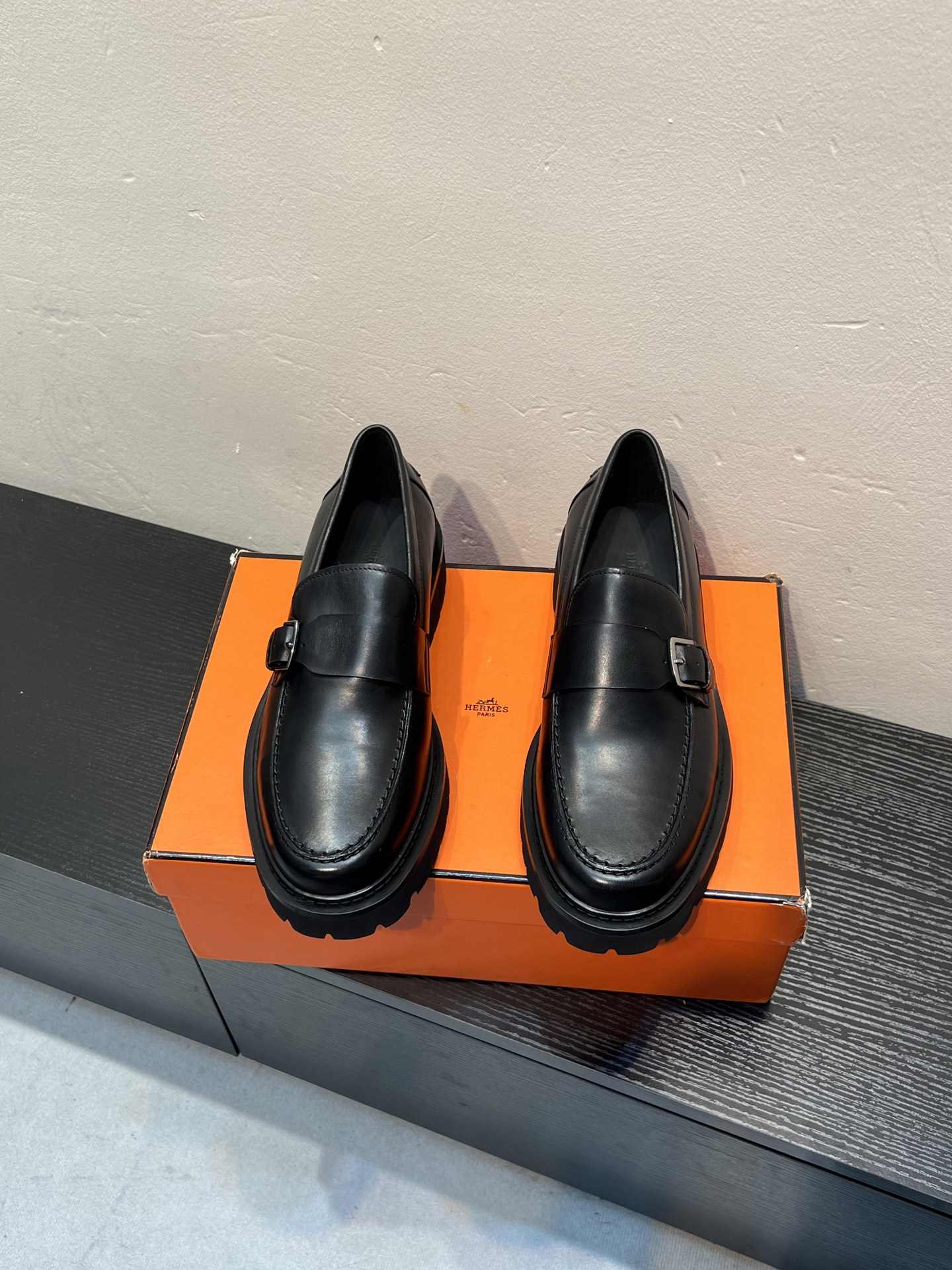 NO:930449,Hermès - a new product synchronized with the official website of the top original order, the upper is made of Italian imported calfskin, with super texture, the inside is top-grade imported water-dyed calf lining, no pressure in and out of the counter, code number 39~44, (38.45 can be customized), hermes,cowhide19860909爱玛仕——顶级原单官网同步新品,鞋面采用意大利进口小牛皮,质感超强,内里顶级进口水染小牛里,进出专柜无压力、码数39～44,（38.45可定做）,,hermes,cowhide,Men's shoes