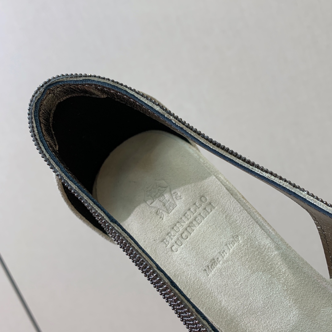 BRUNELL*CUCINELL*中空单鞋经典灵感定义了这款新高跟凉鞋的现代优雅风格鞋面羊京牛皮羊皮内里
