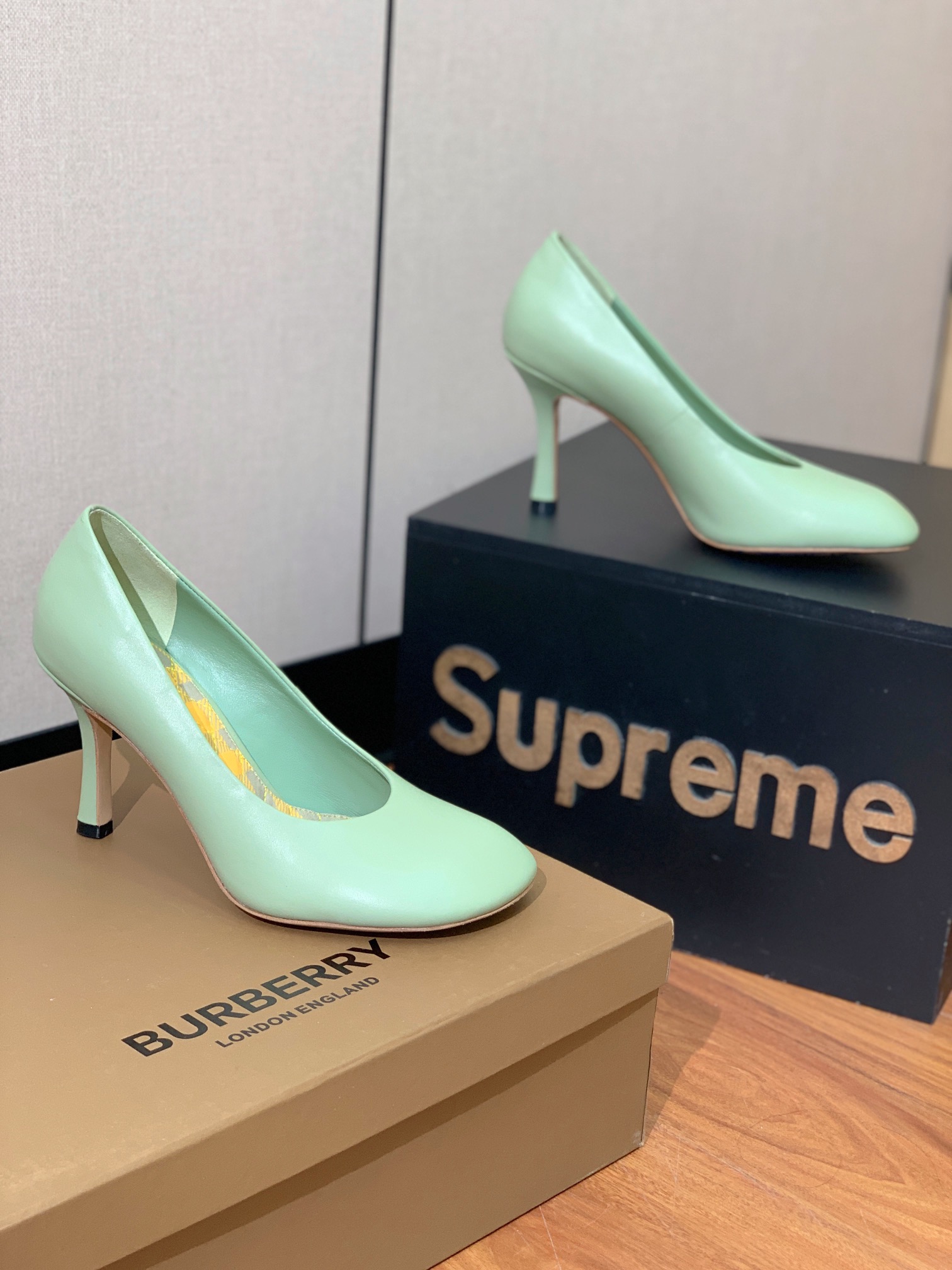 [BURBER*Y] Original Round Head Heels: Sheepskin, Sarcasm, 10cm Tall, Code 35-41.