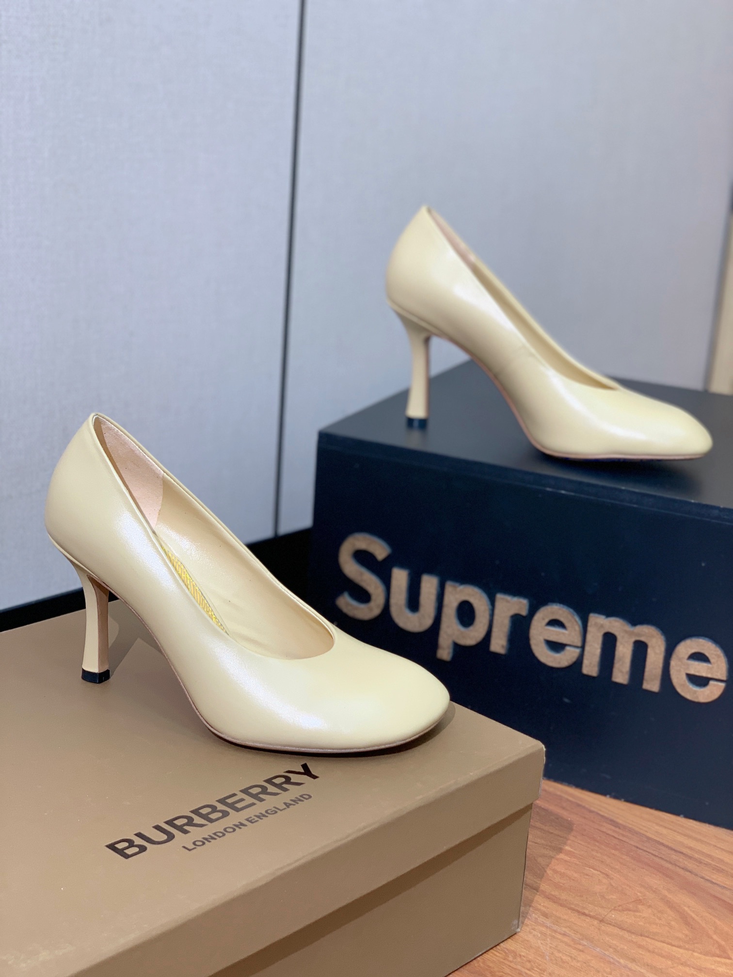 [BURBER*Y] Original Round Head Heels in Sheepskin, 10cm Tall, Code 35-41, $800 - 图片 1