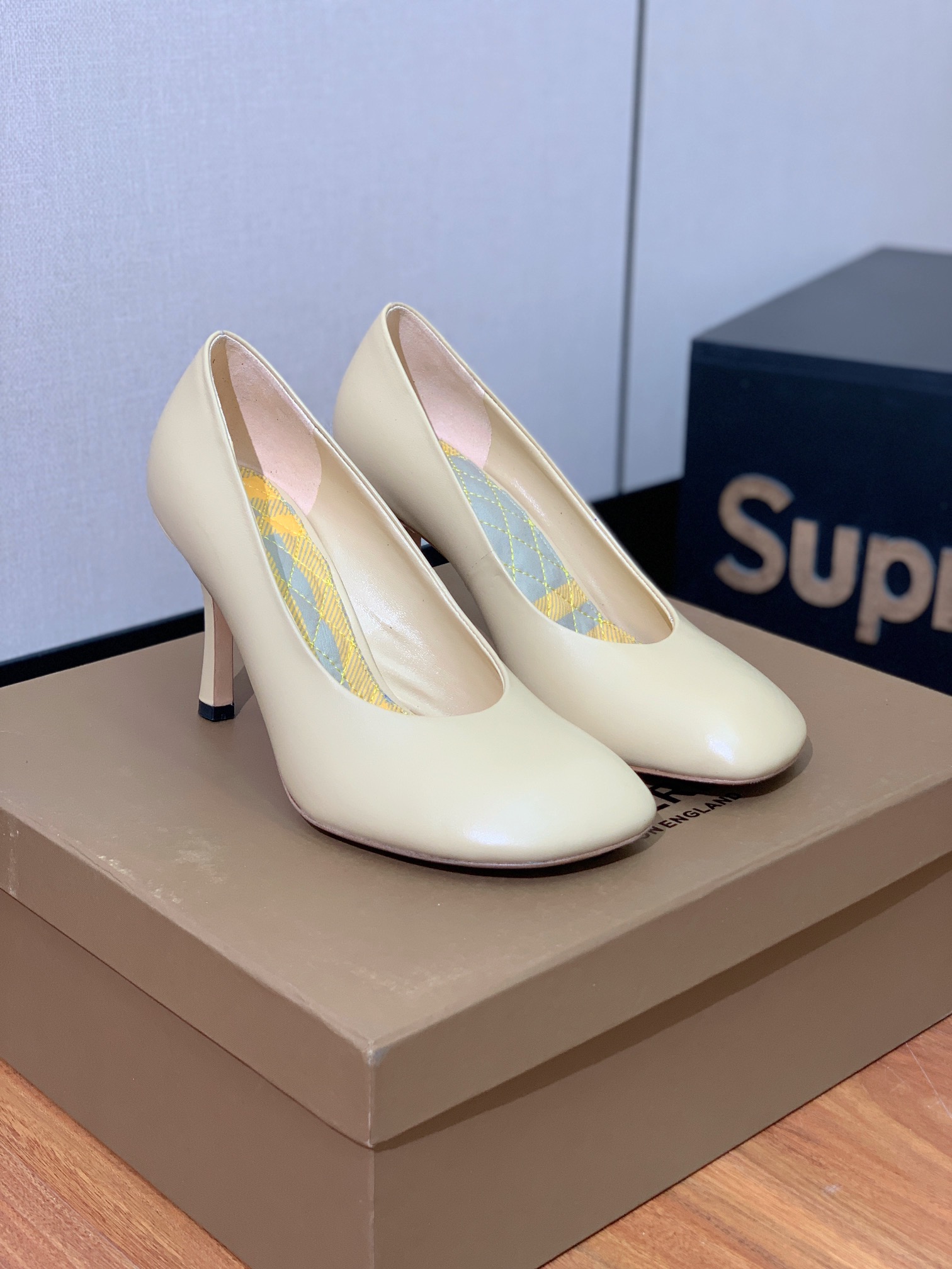 [BURBER*Y] Original Round Head Heels in Sheepskin, 10cm Tall, Code 35-41, $800 - 图片 2