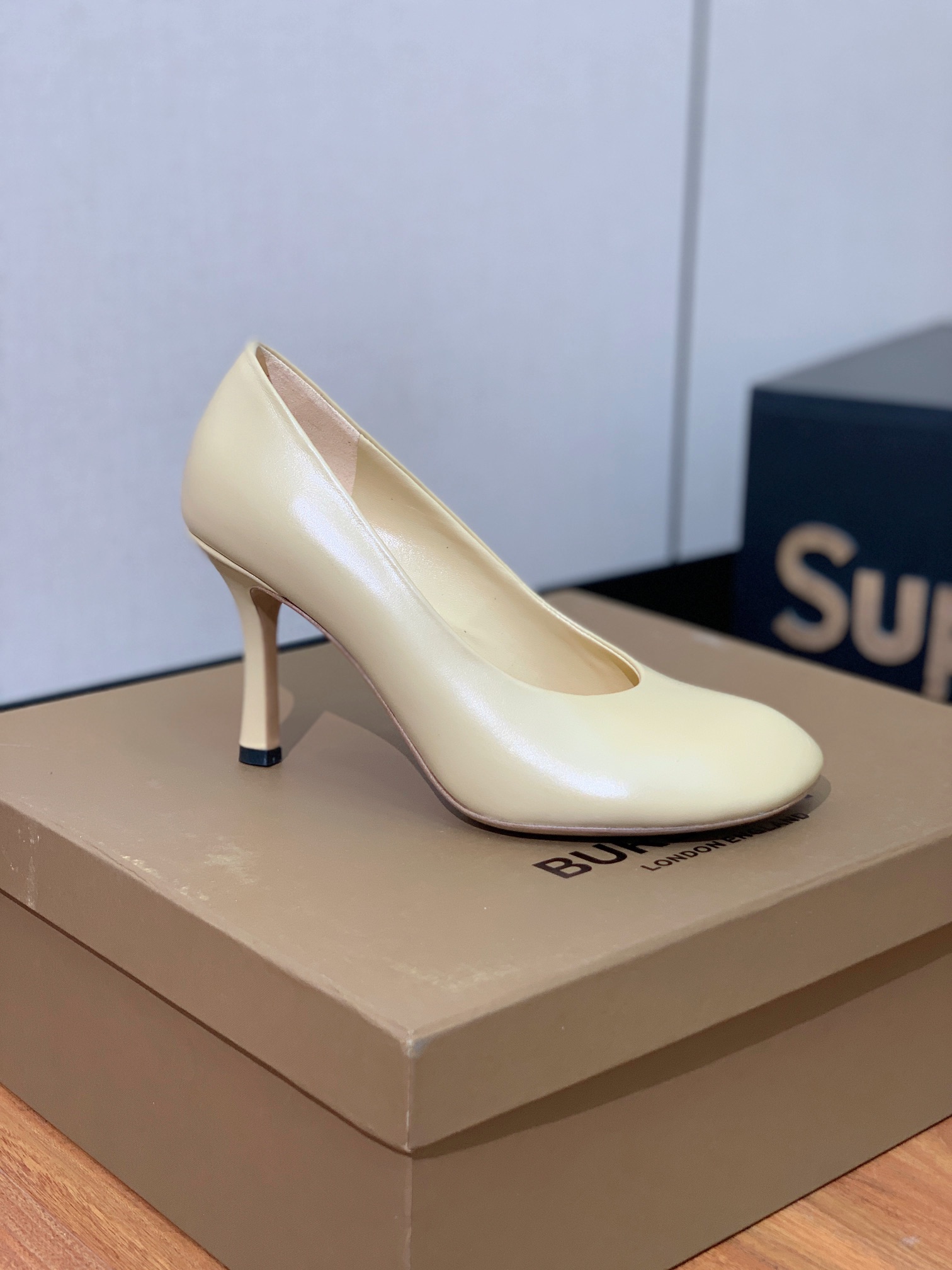 [BURBER*Y] Original Round Head Heels in Sheepskin, 10cm Tall, Code 35-41, $800 - 图片 4