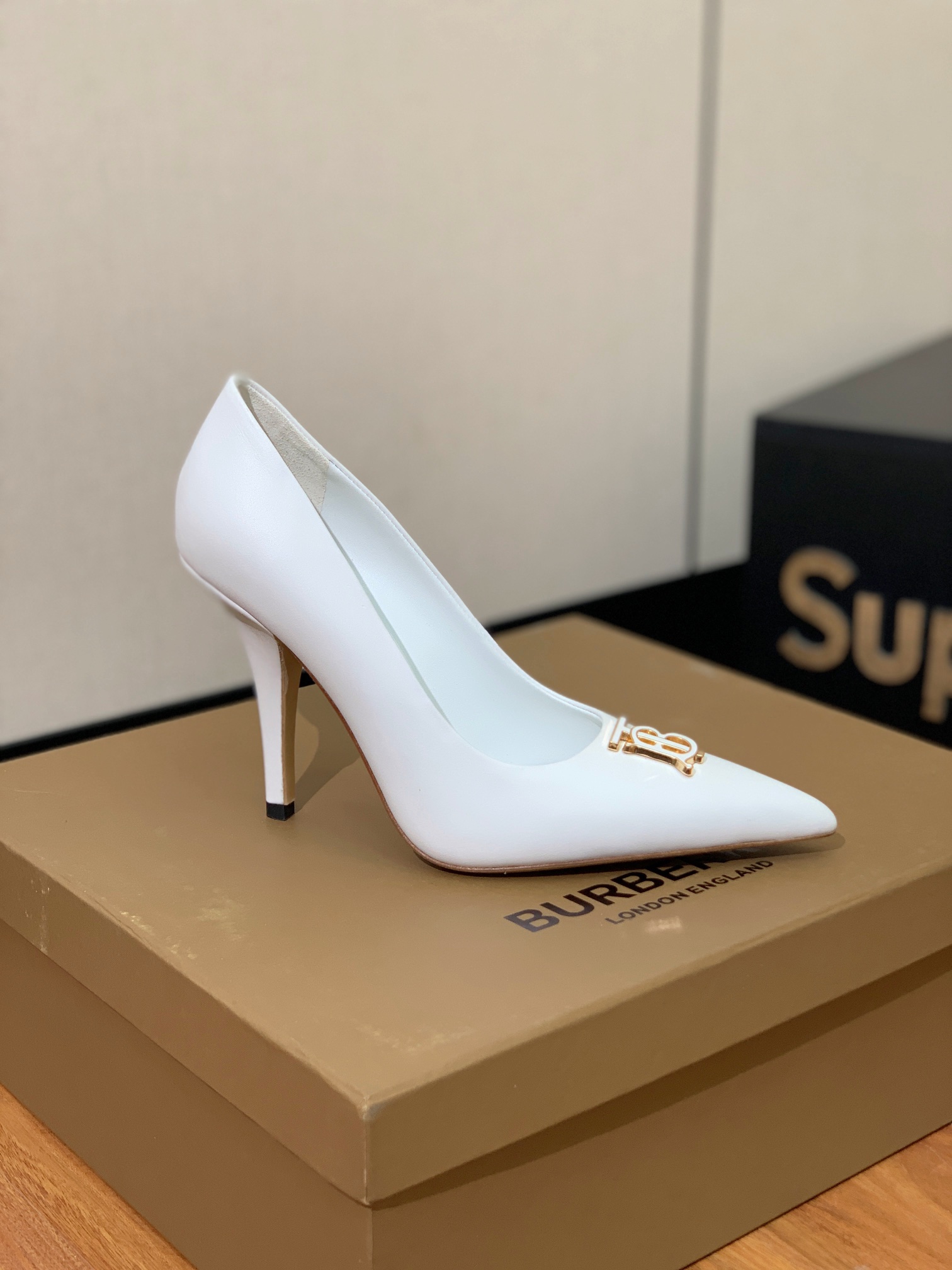 [BURBER*Y] Original Sheepskin Heels: Retro Style, Sarcasm, 10cm Tall, Code 35-41. - 图片 5
