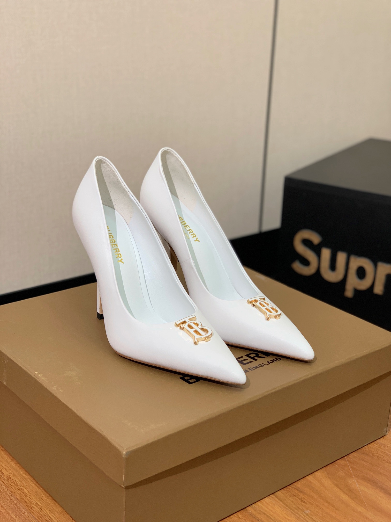[BURBER*Y] Original Sheepskin Heels: Retro Style, Sarcasm, 10cm Tall, Code 35-41. - 图片 1