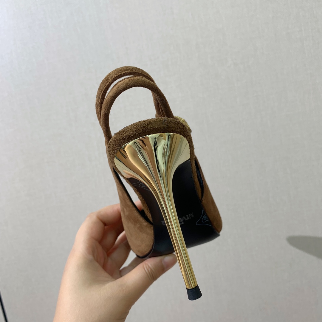 【Bal*ain】金属扣后空凉鞋。历经数月全部私模打造，确保所有用料、材质、制作工艺与原版一致！材质：面