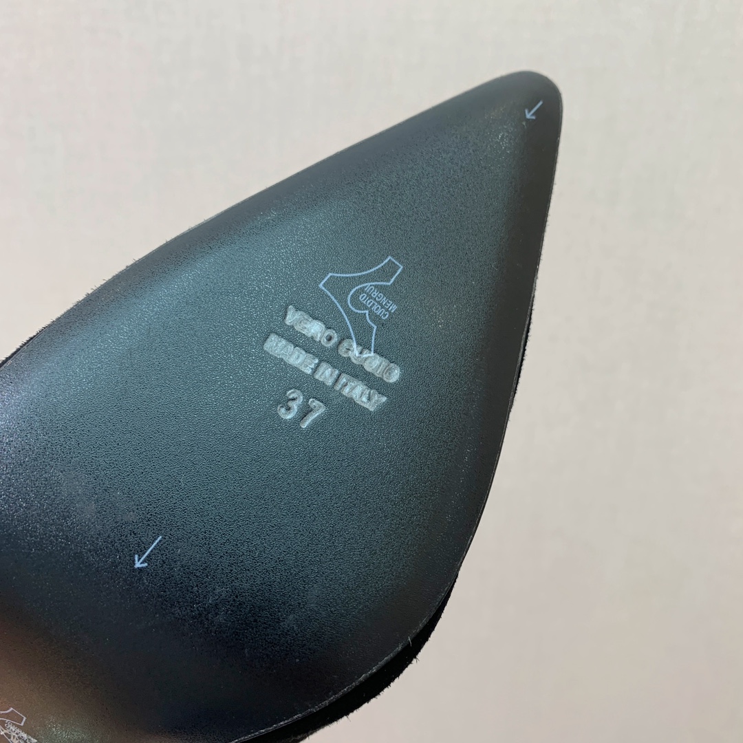 【Bal*ain】金属扣后空凉鞋。历经数月全部私模打造，确保所有用料、材质、制作工艺与原版一致！材质：面
