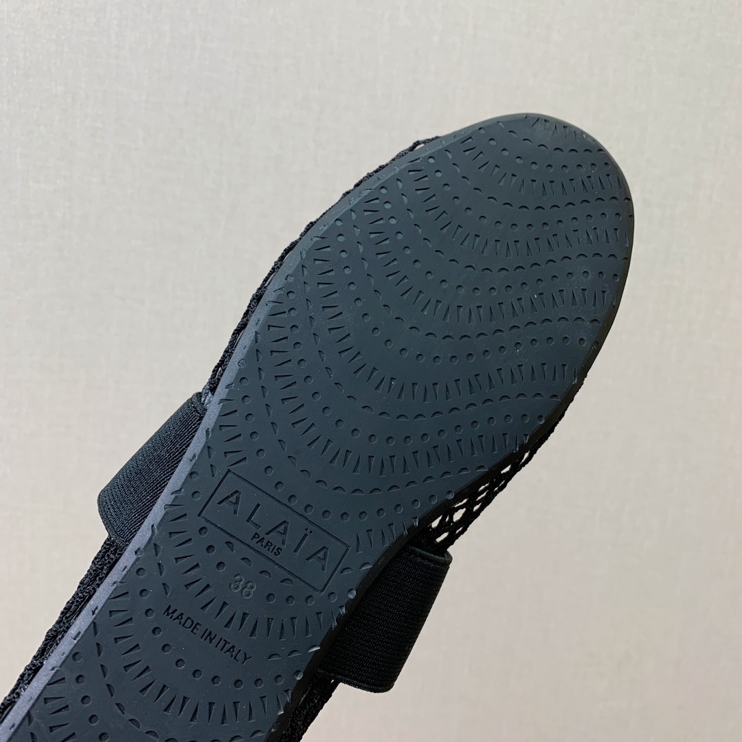 【Alaia】芭蕾舞平底鞋。顶级版。超级火，上脚超舒服超美。网面，牛皮面。羊皮垫脚，橡胶底，原版小皮箱。