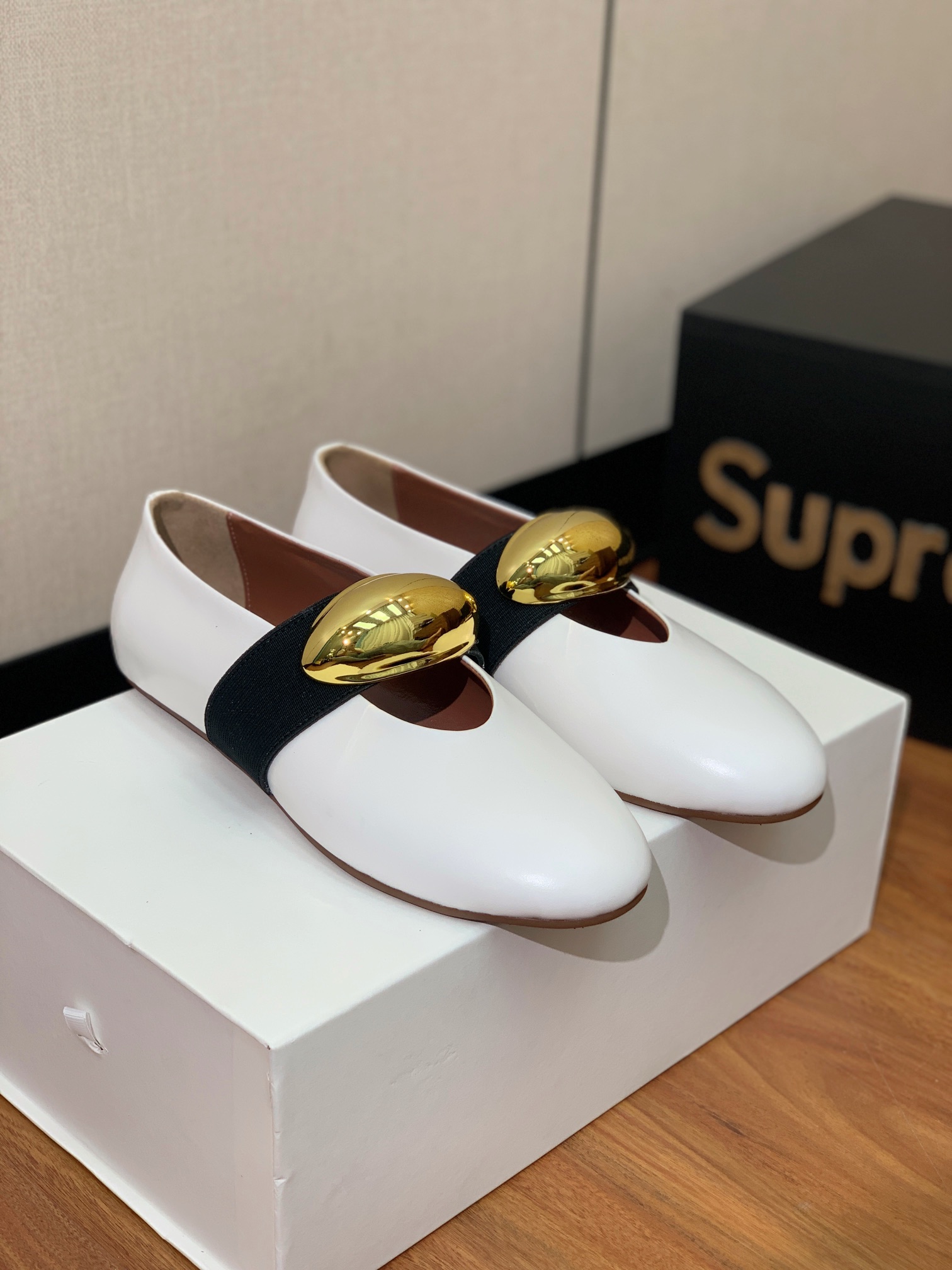 【Alaia】芭蕾舞平底鞋。顶级版。超级火，上脚超舒服超美。网面，牛皮面。羊皮垫脚，橡胶底，原版小皮箱。