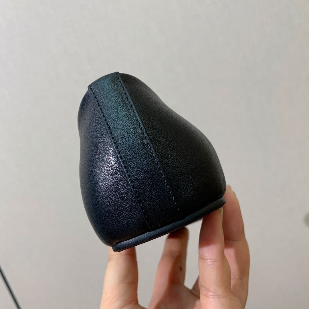 【Alaia】芭蕾舞平底鞋。顶级版。超级火，上脚超舒服超美。网面，牛皮面。羊皮垫脚，橡胶底，原版小皮箱。