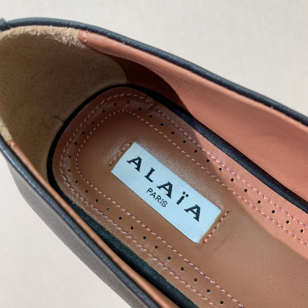 【Alaia】芭蕾舞平底鞋。顶级版。超级火，上脚超舒服超美。网面，牛皮面。羊皮垫脚，橡胶底，原版小皮箱。