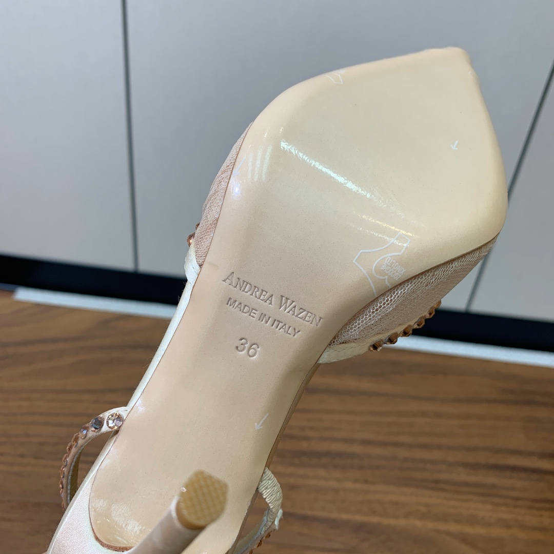 【Anderea Wazen】蕾丝凉鞋。纯手工蕾丝折叠工艺，非常的美，上脚无敌了。鞋面进口真丝+蕾丝。羊