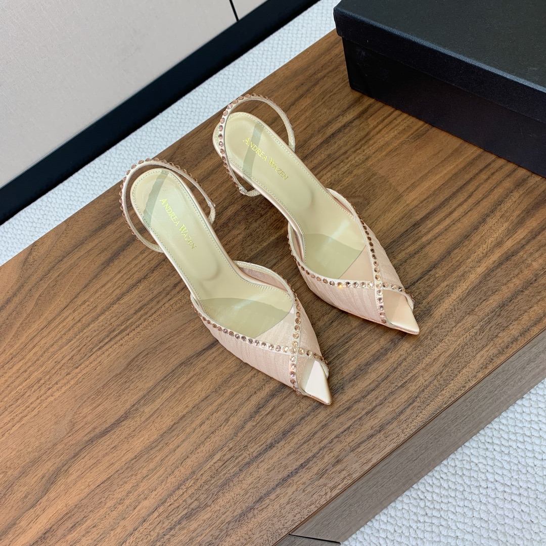 【Anderea Wazen】蕾丝凉鞋。纯手工蕾丝折叠工艺，非常的美，上脚无敌了。鞋面进口真丝+蕾丝。羊