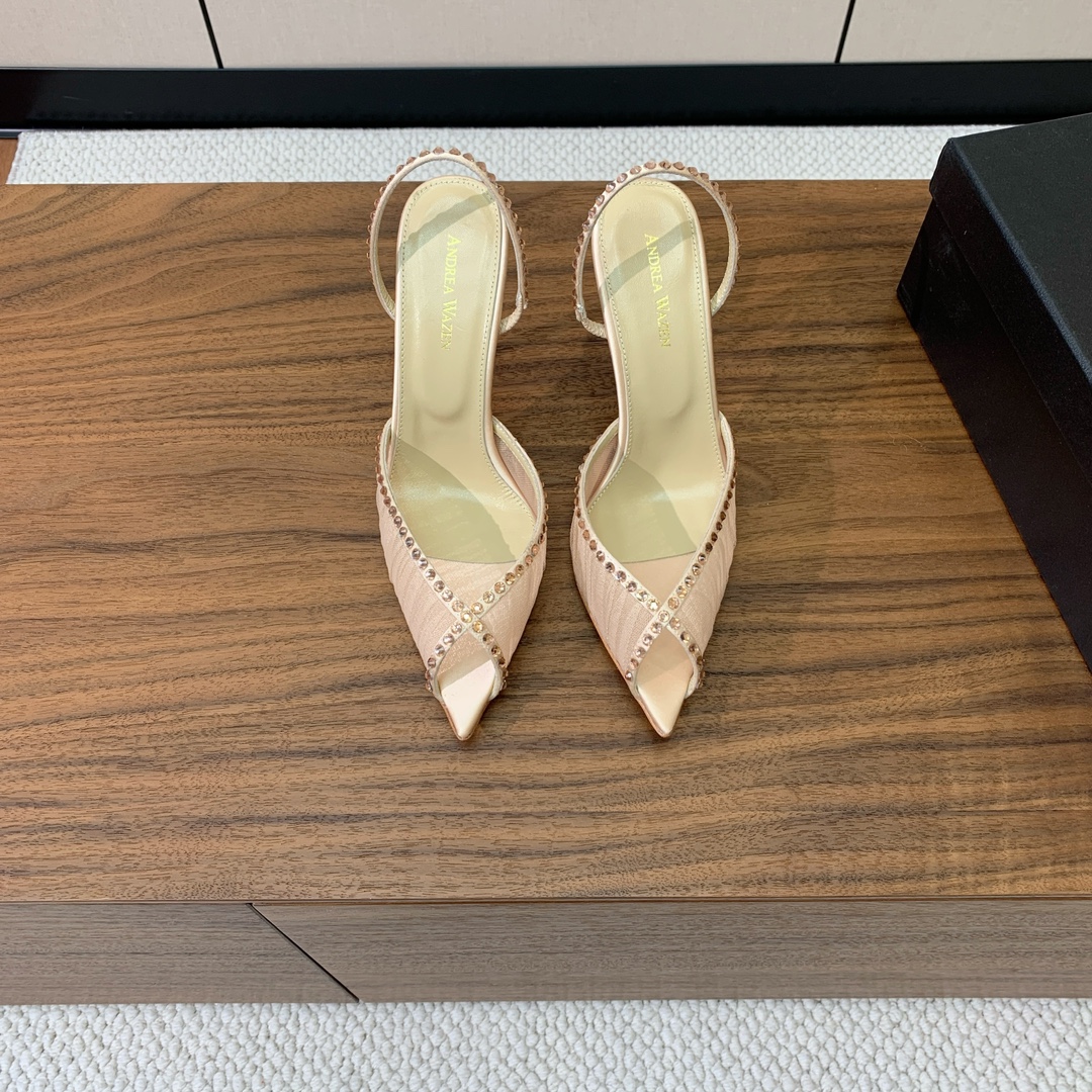 【Anderea Wazen】蕾丝凉鞋。纯手工蕾丝折叠工艺，非常的美，上脚无敌了。鞋面进口真丝+蕾丝。羊