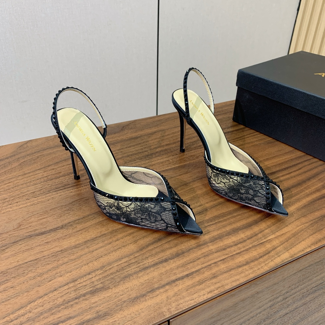 【Anderea Wazen】蕾丝凉鞋。纯手工蕾丝折叠工艺，非常的美，上脚无敌了。鞋面进口真丝+蕾丝。羊