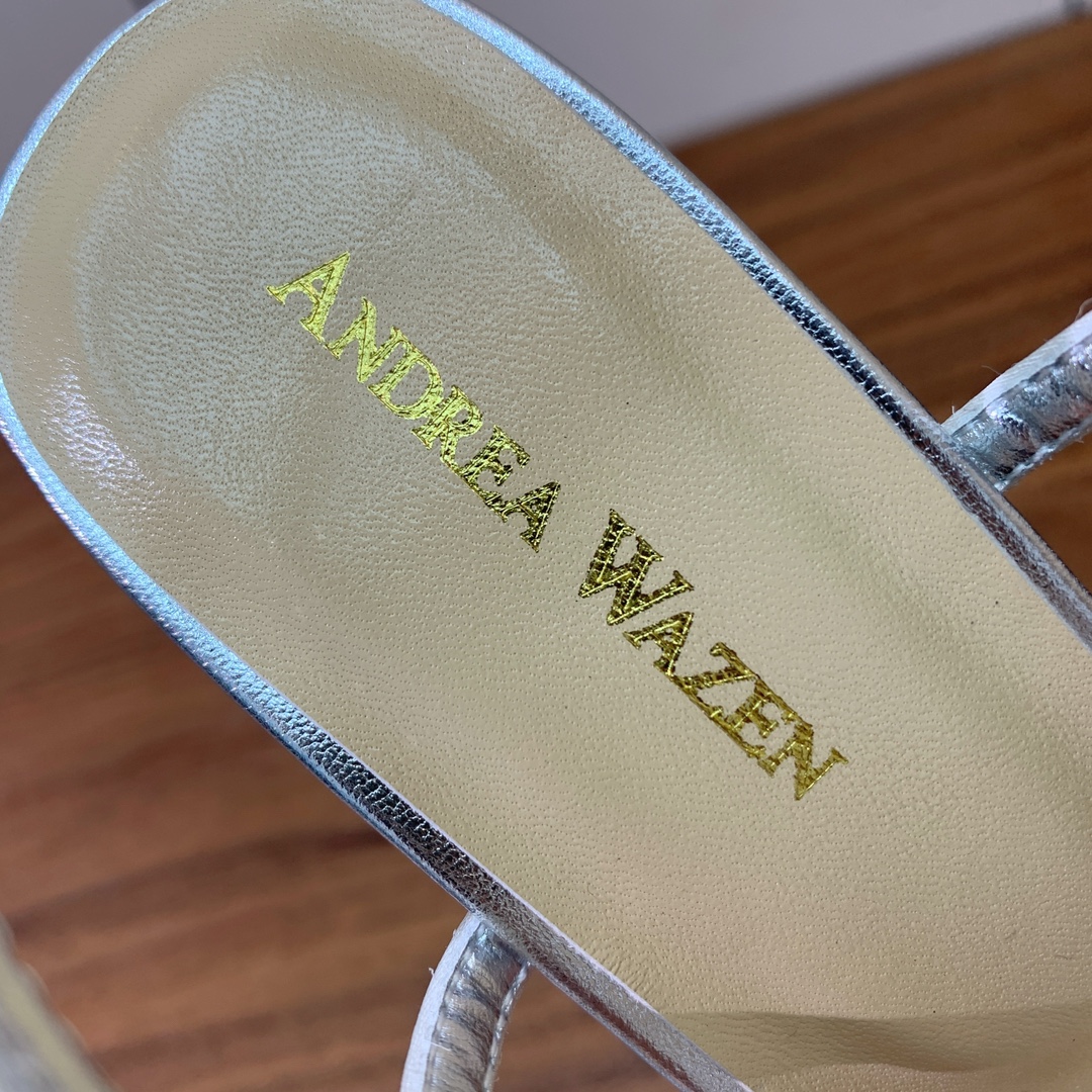 【Anderea Wazen】胶片凉鞋。非常的美，上脚无敌了。鞋面胶片➕烫钻。羊皮垫脚。真皮大底，跟高9