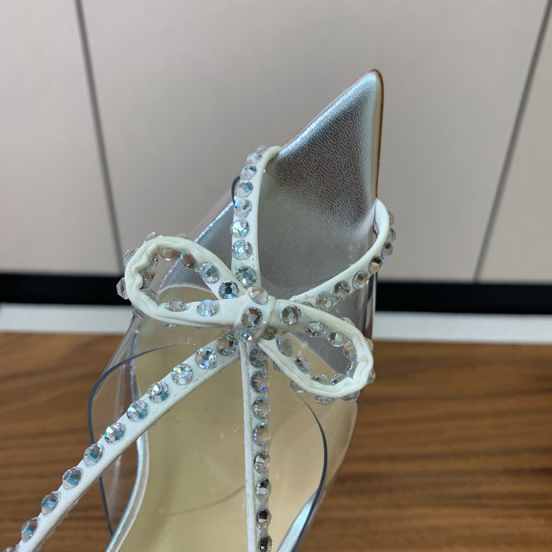 【Anderea Wazen】胶片凉鞋。非常的美，上脚无敌了。鞋面胶片➕烫钻。羊皮垫脚。真皮大底，跟高9