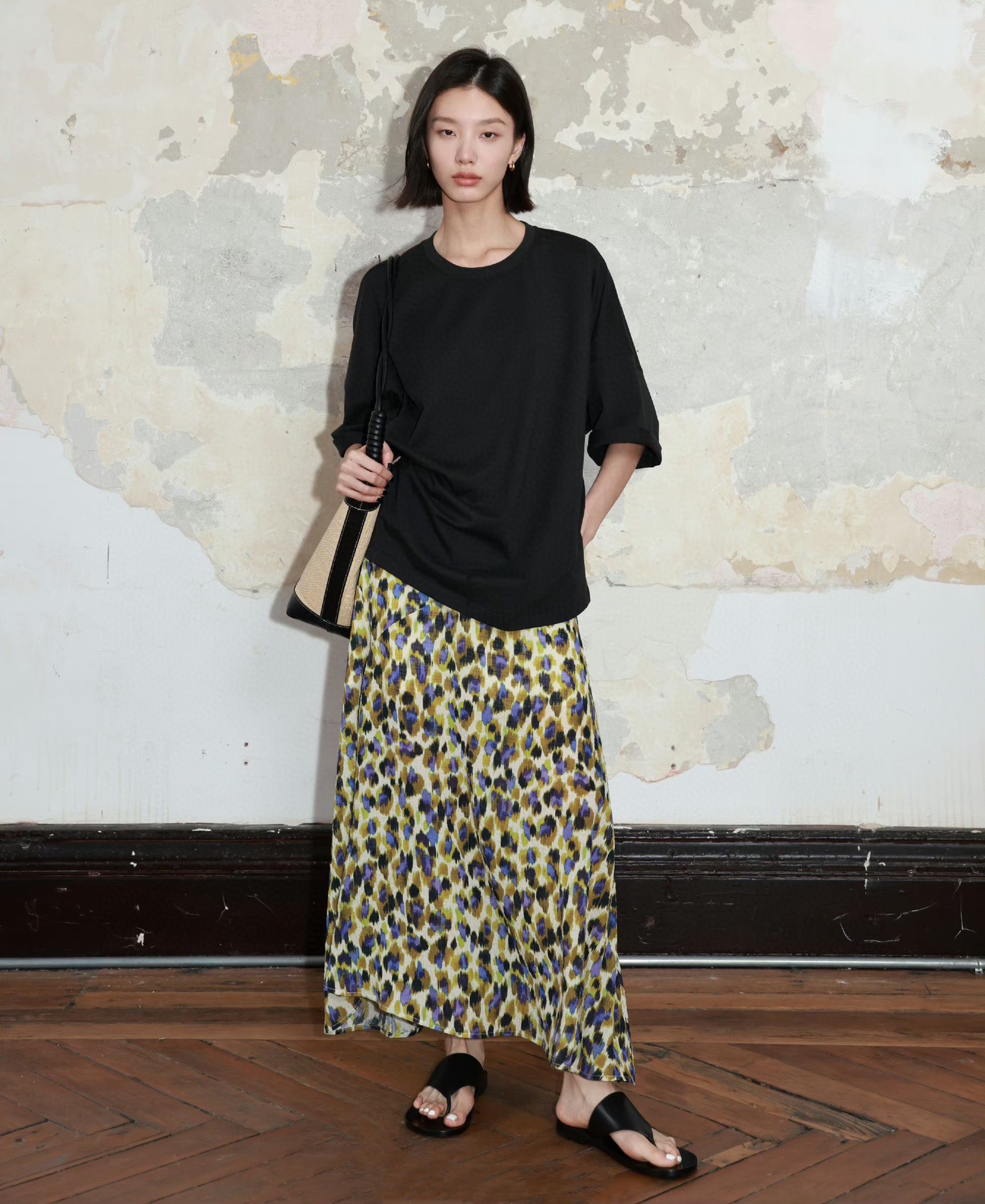 NO:230841,Picture of foot, split toe shoes19860909上脚图,分趾鞋,Women's Shoes