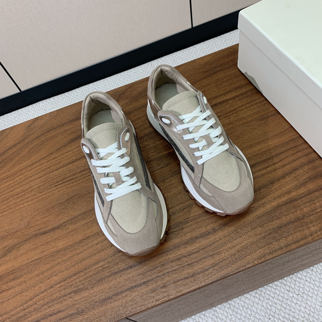 Brunell*Cucinell*新款休闲运动鞋鞋面采用进口牛绒纯手工串联珠链配饰！内里垫脚是高密斜纹棉