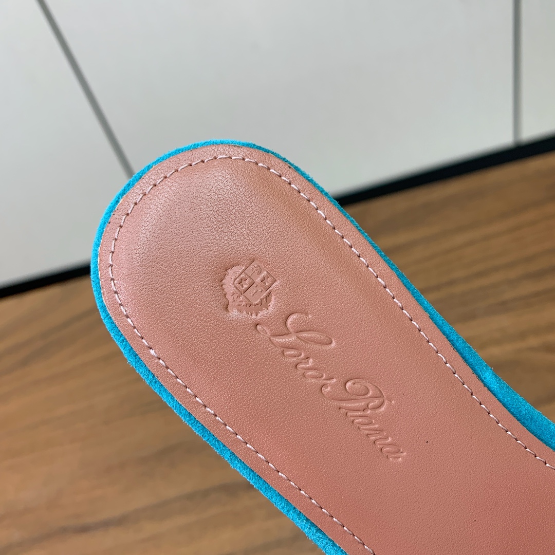 【Loro Piana】羊京平底拖鞋。鞋面羊京，羊皮内里及垫脚。真皮中底，真皮包跟。进口真皮大底。
码数