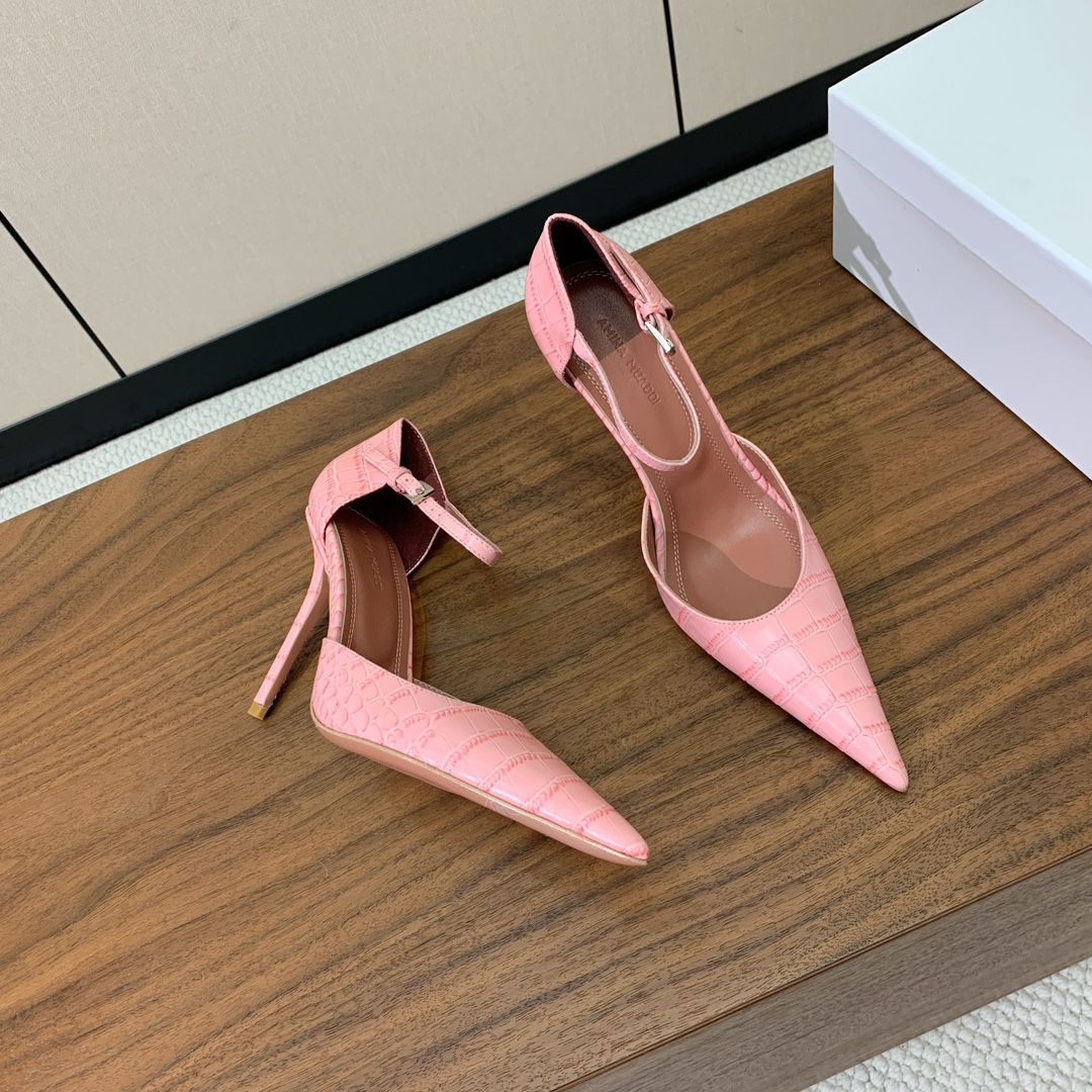 【Amina Muaddi】尖头中空单鞋。简约气质款。鞋面压纹牛皮。羊皮垫脚、注塑真皮大底。跟高10cm