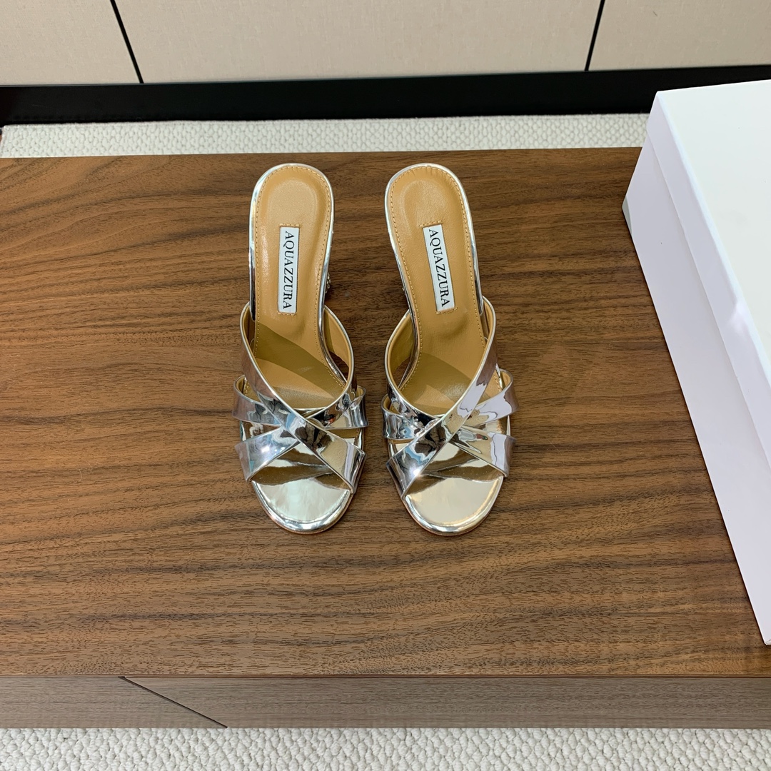 【AQUAZZUR* 】钻跟交叉带拖鞋。性感的代言品牌。鞋面羊皮、镜面皮、真丝。羊皮垫脚，真皮大底。跟高
