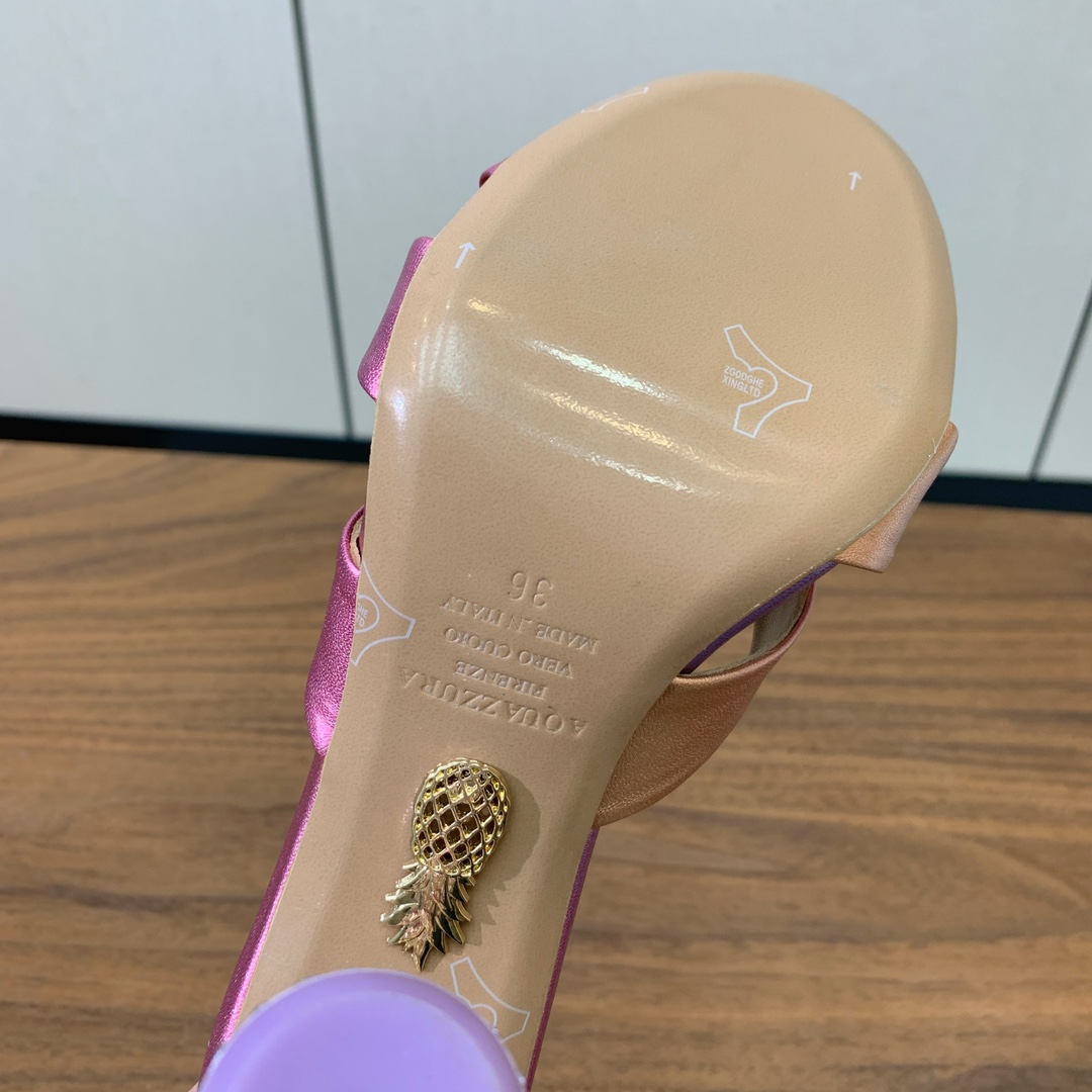 【AQUAZZUR* 】钻跟交叉带拖鞋。性感的代言品牌。鞋面羊皮、镜面皮、真丝。羊皮垫脚，真皮大底。跟高