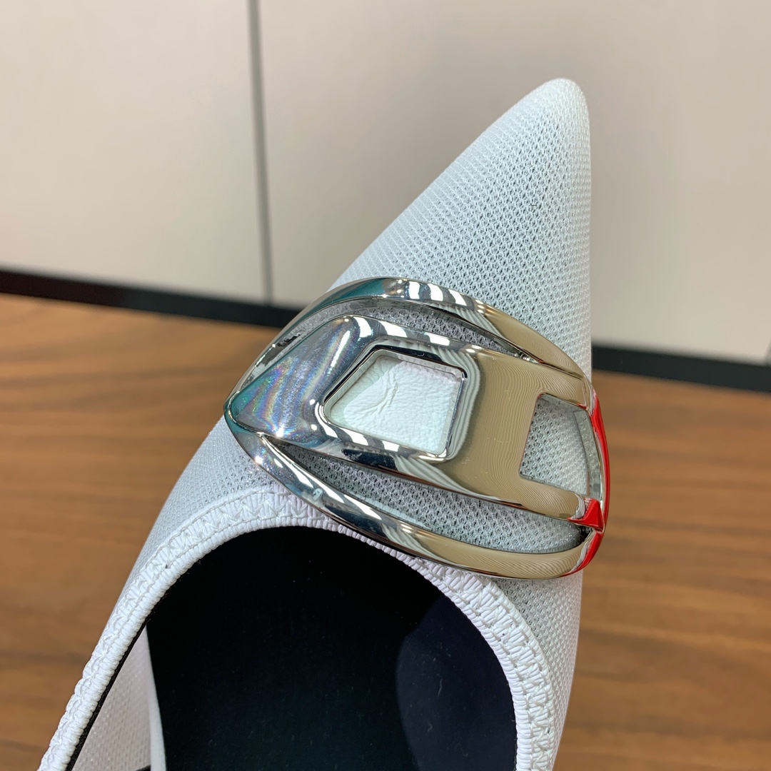 【Diesel】后空网面高跟鞋。绝美Diesel高跟鞋，独家品牌辨识度的原版开模五金，流畅的线条，优雅版