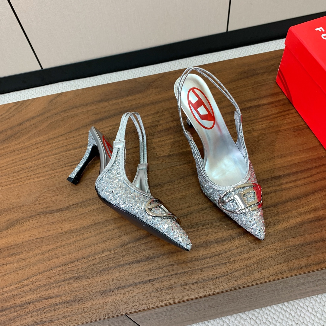 【Diesel】后空格利特高跟鞋。绝美Diesel高跟鞋，独家品牌辨识度的原版开模五金，流畅的线条，优雅