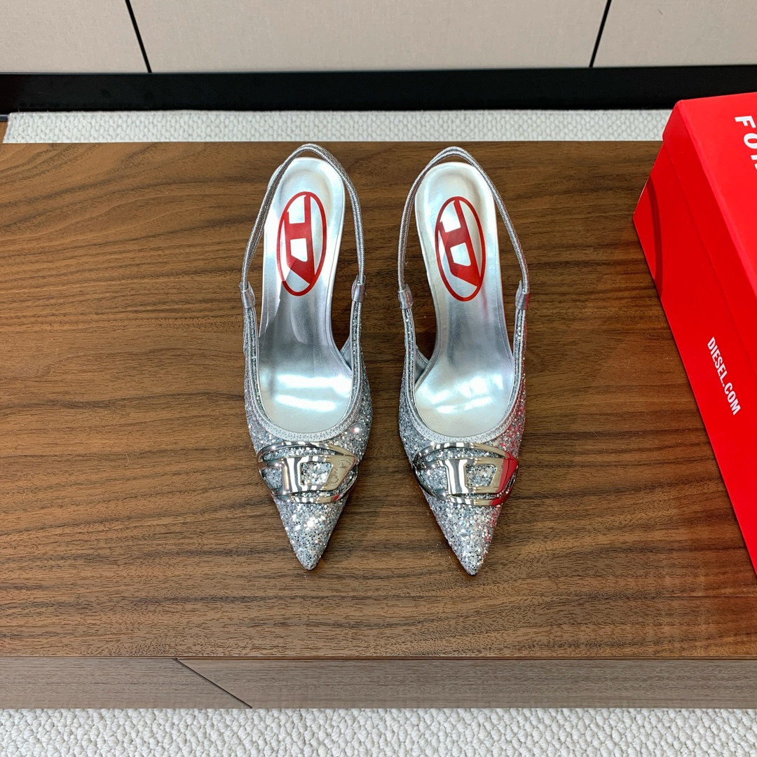 【Diesel】后空格利特高跟鞋。绝美Diesel高跟鞋，独家品牌辨识度的原版开模五金，流畅的线条，优雅