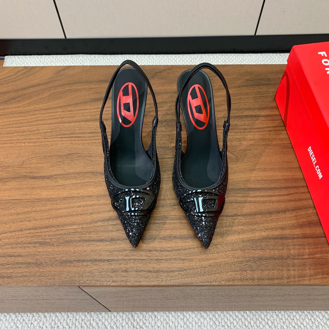 【Diesel】后空格利特高跟鞋。绝美Diesel高跟鞋，独家品牌辨识度的原版开模五金，流畅的线条，优雅