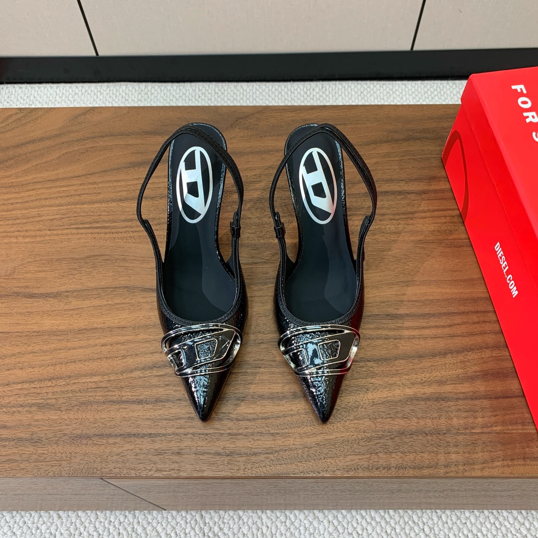 【Diesel】后空牛皮尖头高跟鞋。绝美Diesel高跟鞋，独家品牌辨识度的原版开模五金。流畅的线条，优