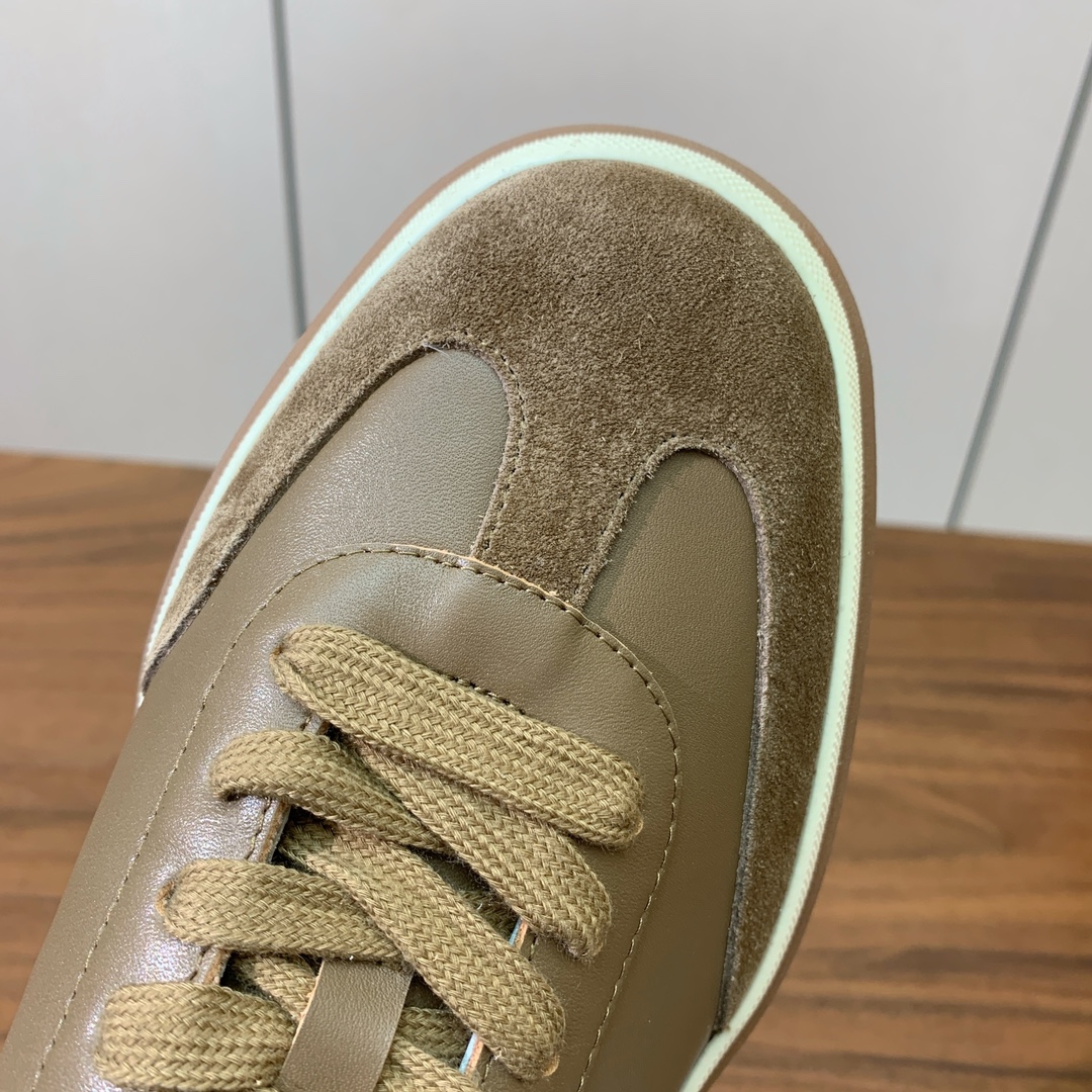 【Loro Piana】情侣款德训鞋。简约时尚，鞋面采用环保牛皮、牛反绒。进口耐磨橡胶成型底。
码数：女