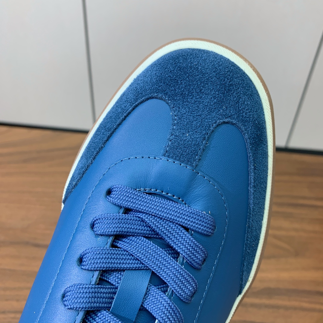 【Loro Piana】情侣款德训鞋。简约时尚，鞋面采用环保牛皮、牛反绒。进口耐磨橡胶成型底。
码数：女