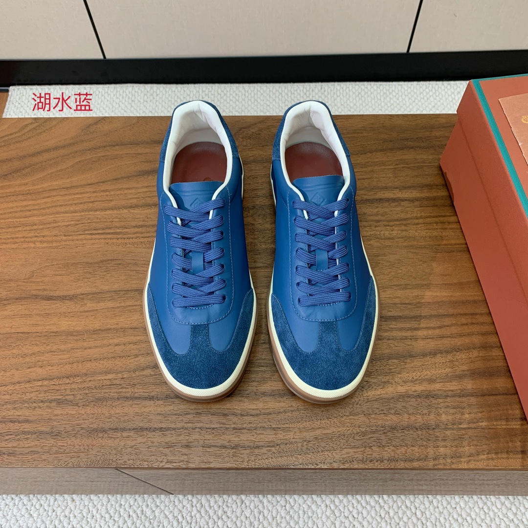 【Loro Piana】情侣款德训鞋。简约时尚，鞋面采用环保牛皮、牛反绒。进口耐磨橡胶成型底。
码数：女