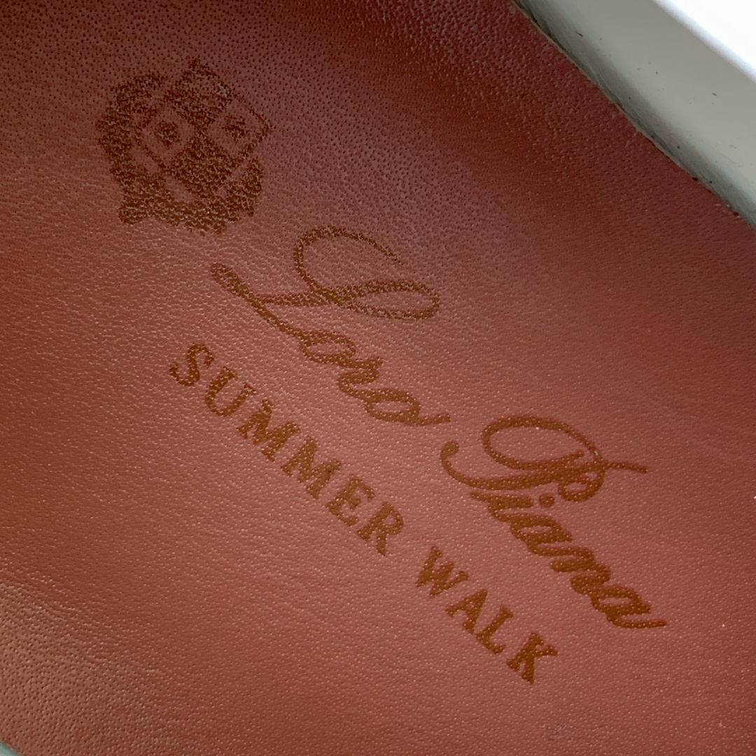 【Loro Piana】情侣款德训鞋。简约时尚，鞋面采用环保牛皮、牛反绒。进口耐磨橡胶成型底。
码数：女