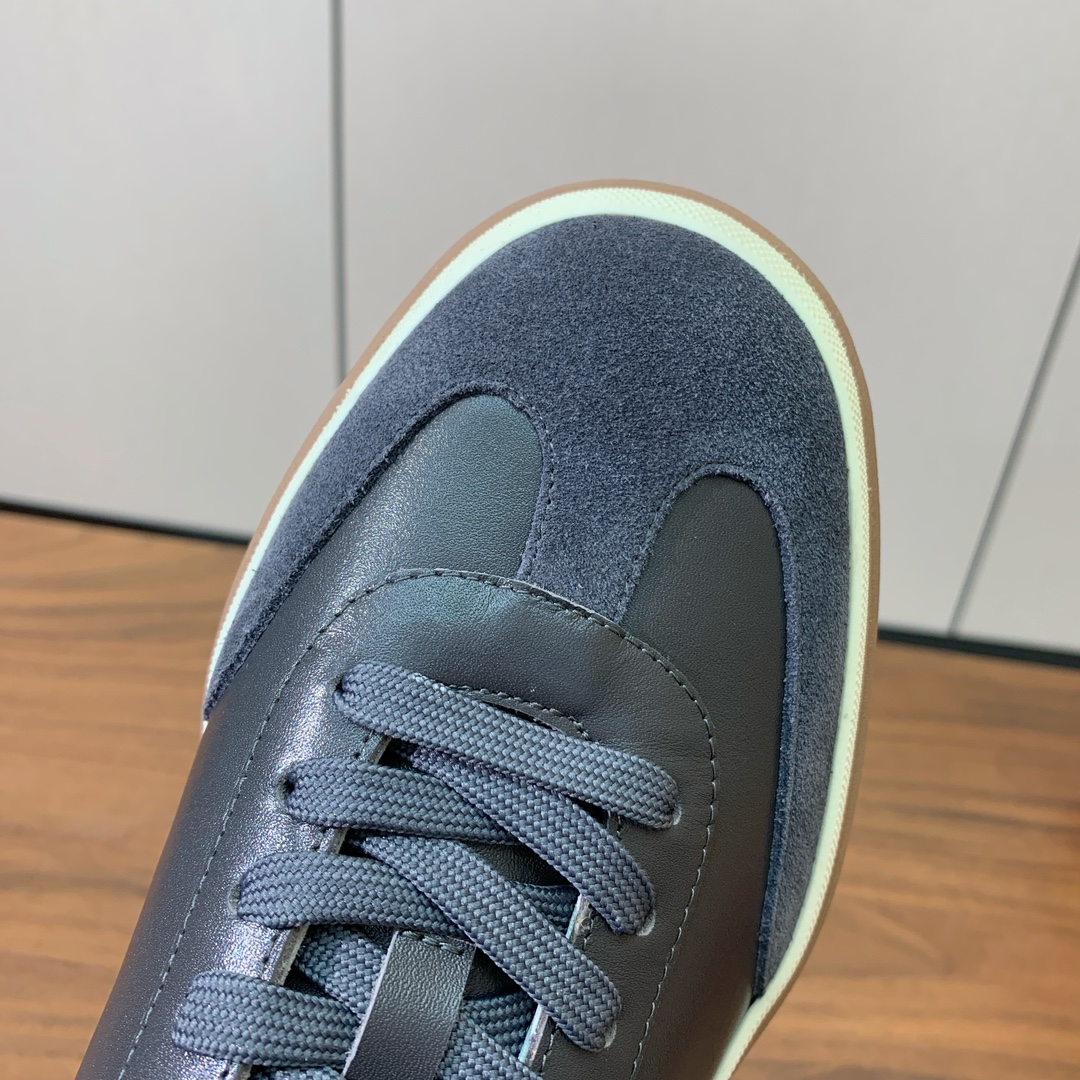【Loro Piana】情侣款德训鞋。简约时尚，鞋面采用环保牛皮、牛反绒。进口耐磨橡胶成型底。
码数：女