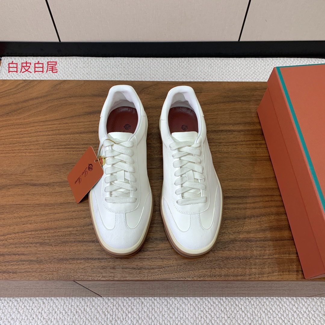 【Loro Piana】情侣款德训鞋。简约时尚，鞋面采用环保牛皮、牛反绒。进口耐磨橡胶成型底。
码数：女