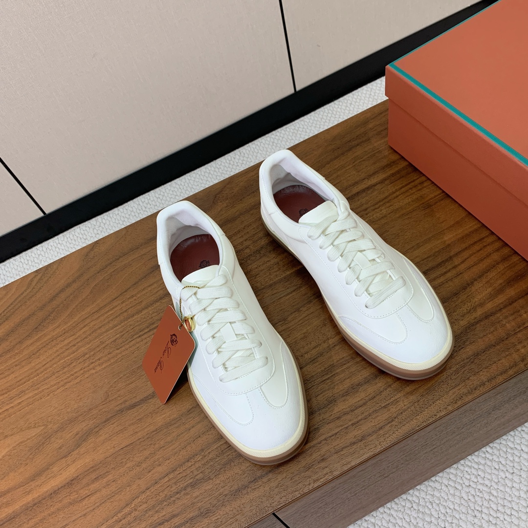【Loro Piana】情侣款德训鞋。简约时尚，鞋面采用环保牛皮、牛反绒。进口耐磨橡胶成型底。
码数：女