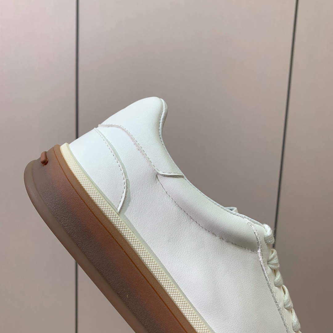 【Loro Piana】情侣款德训鞋。简约时尚，鞋面采用环保牛皮、牛反绒。进口耐磨橡胶成型底。
码数：女