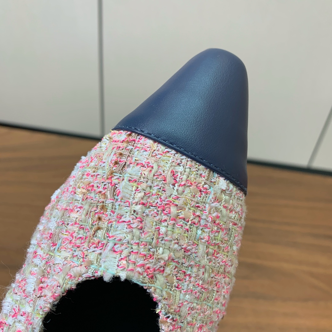 【Loro Piana】拼色单鞋。极简主义风格。属于非常耐看的款式！高级百搭之王。鞋面定制材料拼牛皮。进