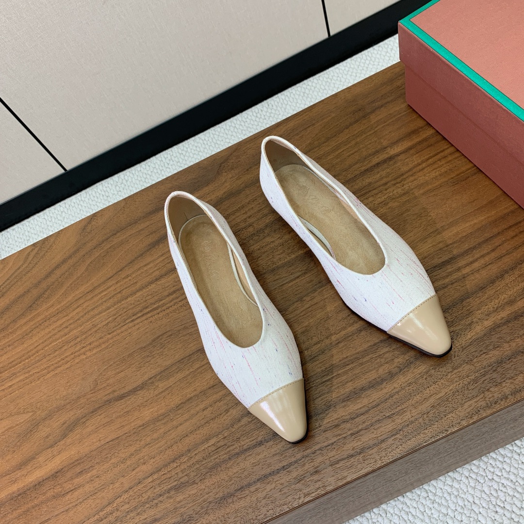【Loro Piana】拼色单鞋。极简主义风格。属于非常耐看的款式！高级百搭之王。鞋面定制材料拼牛皮。进