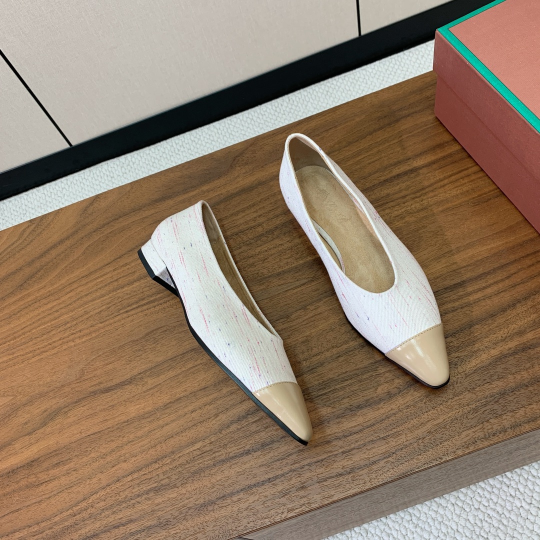 【Loro Piana】拼色单鞋。极简主义风格。属于非常耐看的款式！高级百搭之王。鞋面定制材料拼牛皮。进