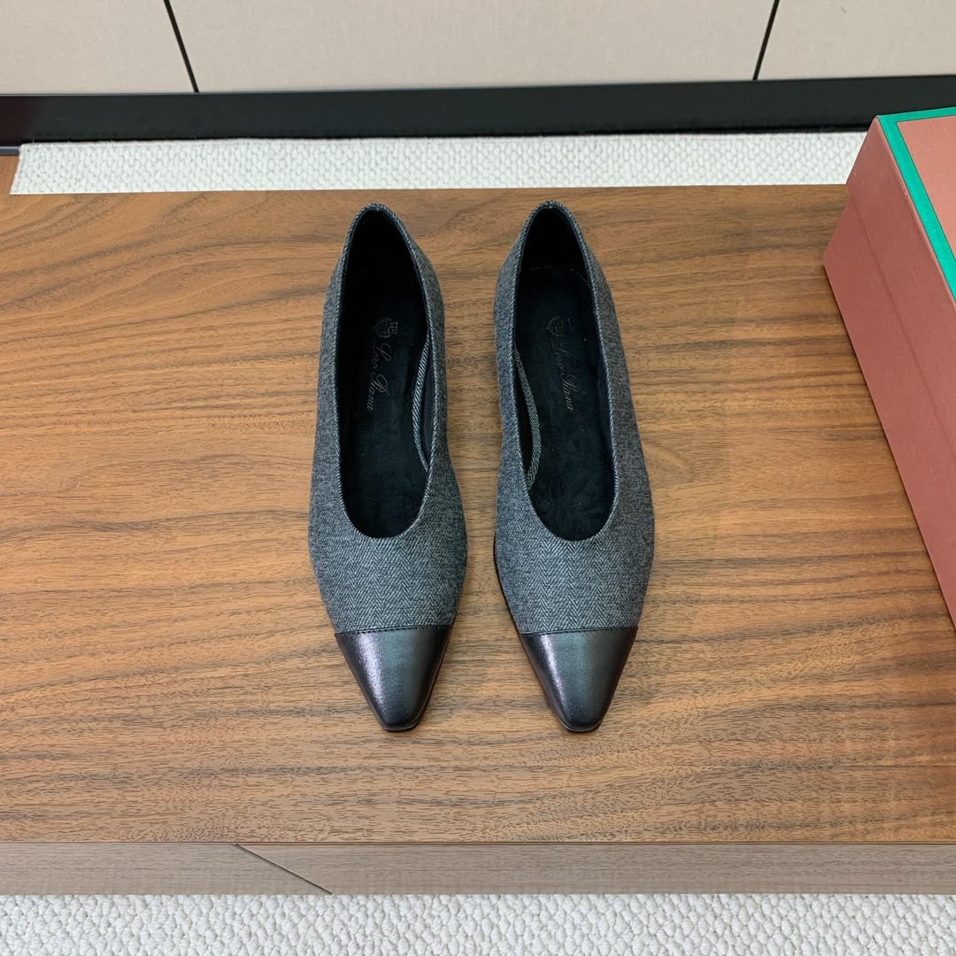 【Loro Piana】拼色单鞋。极简主义风格。属于非常耐看的款式！高级百搭之王。鞋面定制材料拼牛皮。进