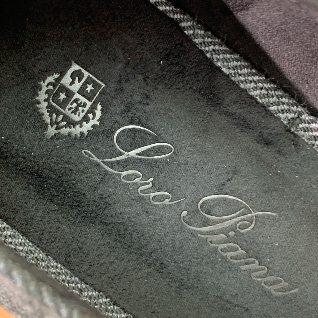 【Loro Piana】拼色单鞋。极简主义风格。属于非常耐看的款式！高级百搭之王。鞋面定制材料拼牛皮。进